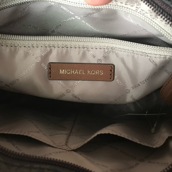 🌼Michael Kors Purse - Picture 8 of 11